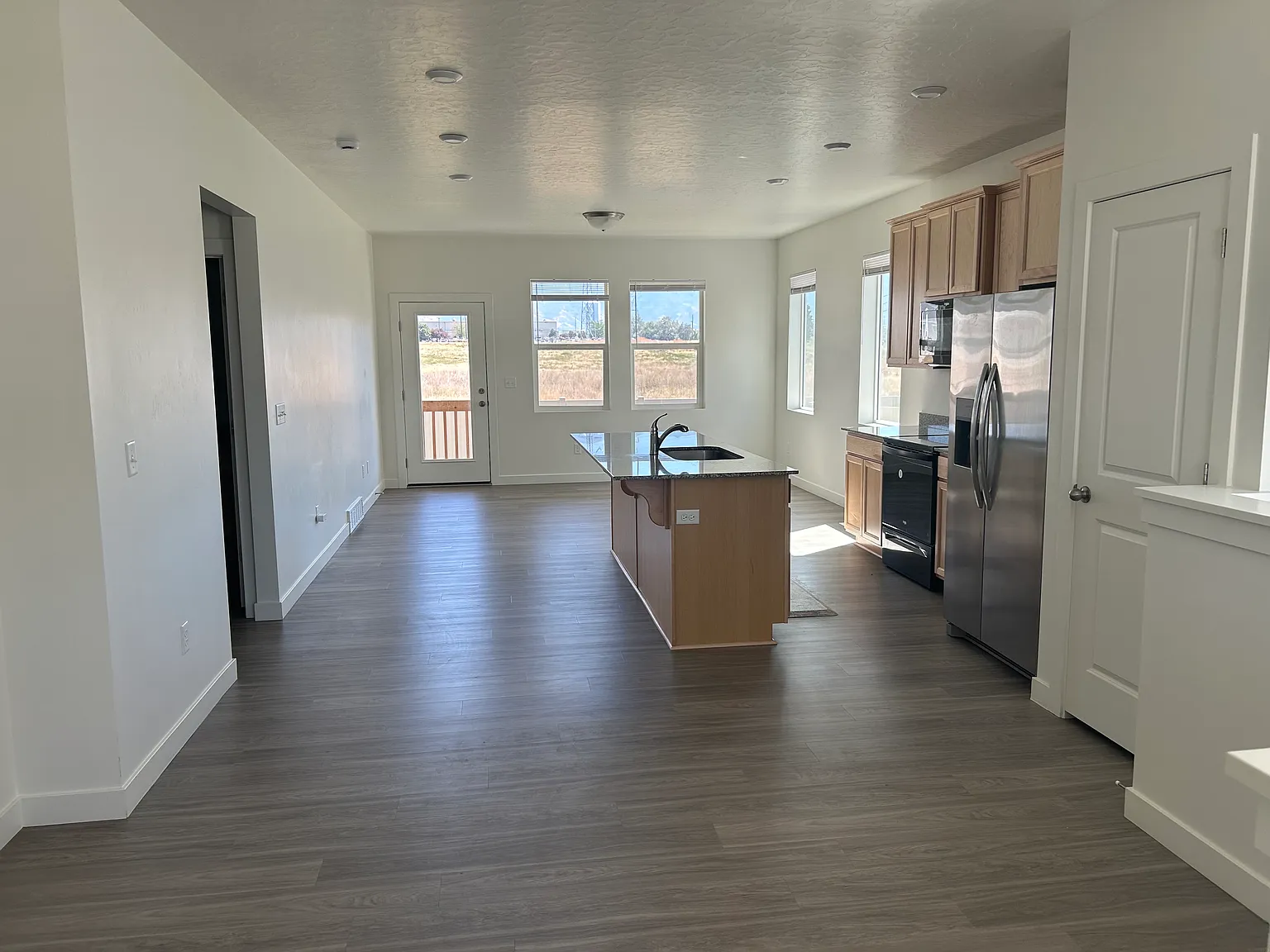 5 bed, 2742 sqft, $2,600 — Photo 3