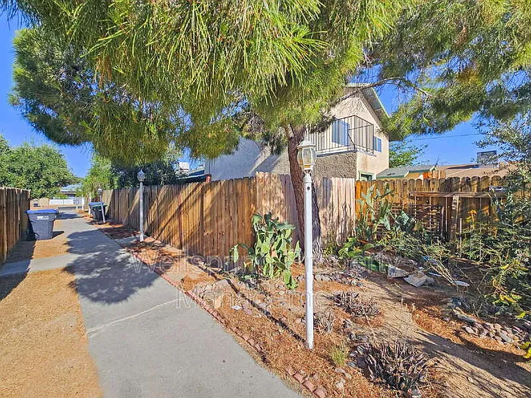 201 N Alvord St #E — Photo 11