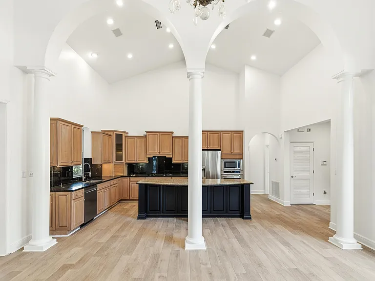 2928 Pine Valley Dr — Photo 10