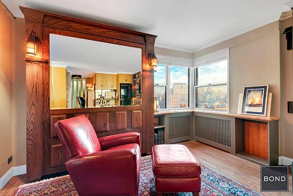 Sold by Bond New York | media 31