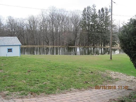 3rd image of 3166 Mountain View Dr