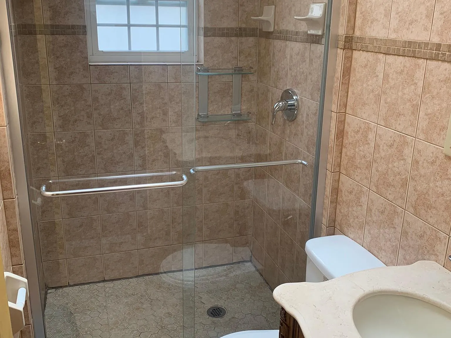 5 bed, 1600 sqft, $3,250 — Photo 3