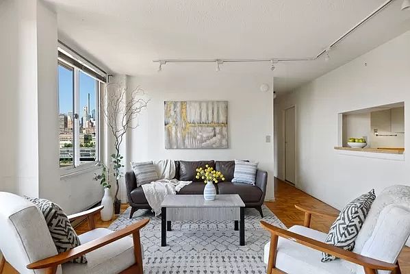 1st image of 555 Main St #1107