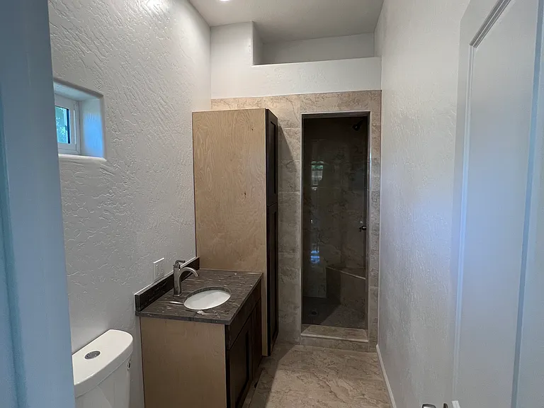 624 Richmond Dr NE — Photo 6