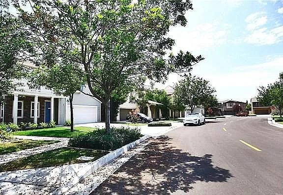 4th image of 15761 Crestwood Ave