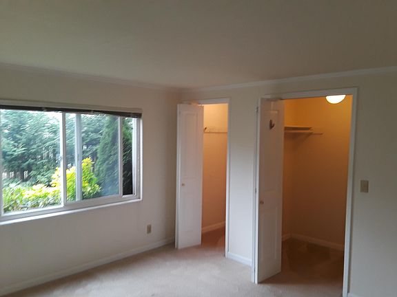 3rd image of 1952 Thorndyke Ave W APT 1