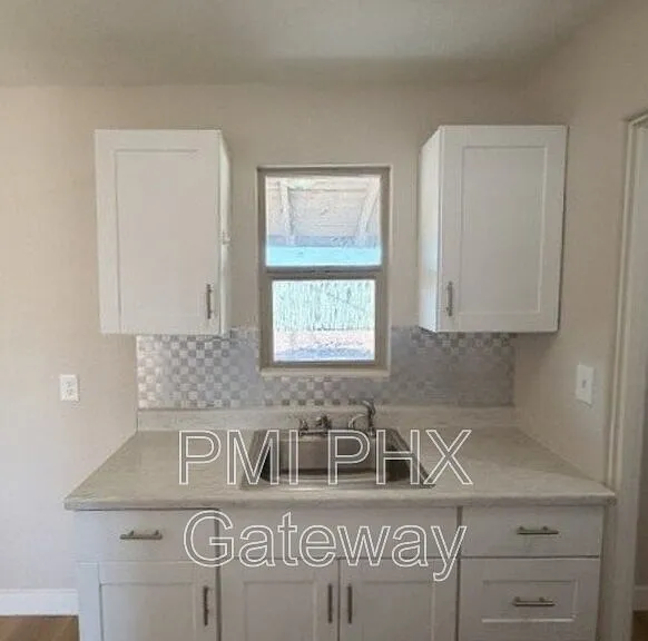 145 E Stewart St — Photo 10