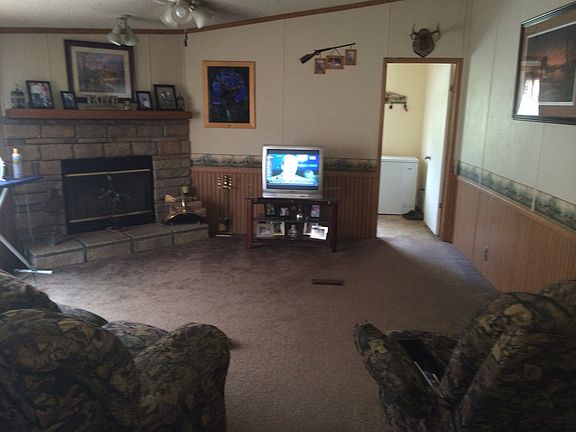 Living room with fire place 