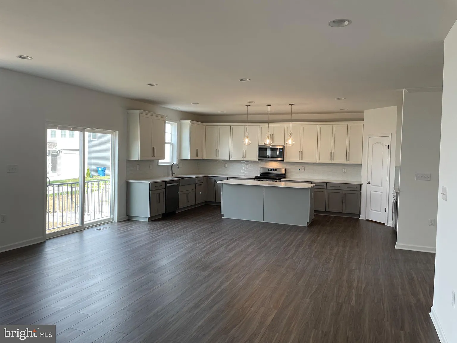 4 bed, 2.5 bath, 2974 sqft, $2,999 — Photo 4