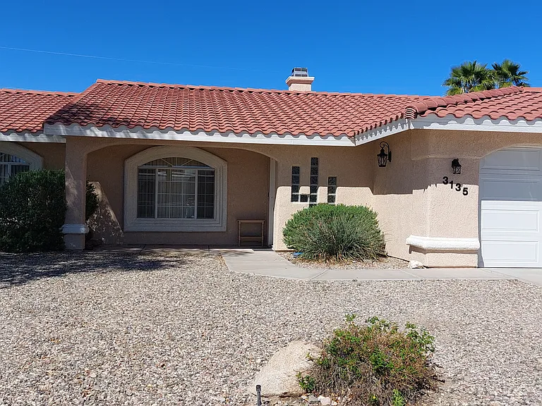3135 Daytona Ave — Photo 1