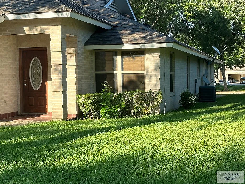 2 bed, 2.0 bath, 1254 sqft, $1,350 — Photo 2