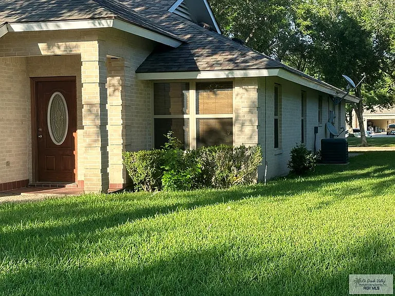 205 Lime Dr — Photo 2