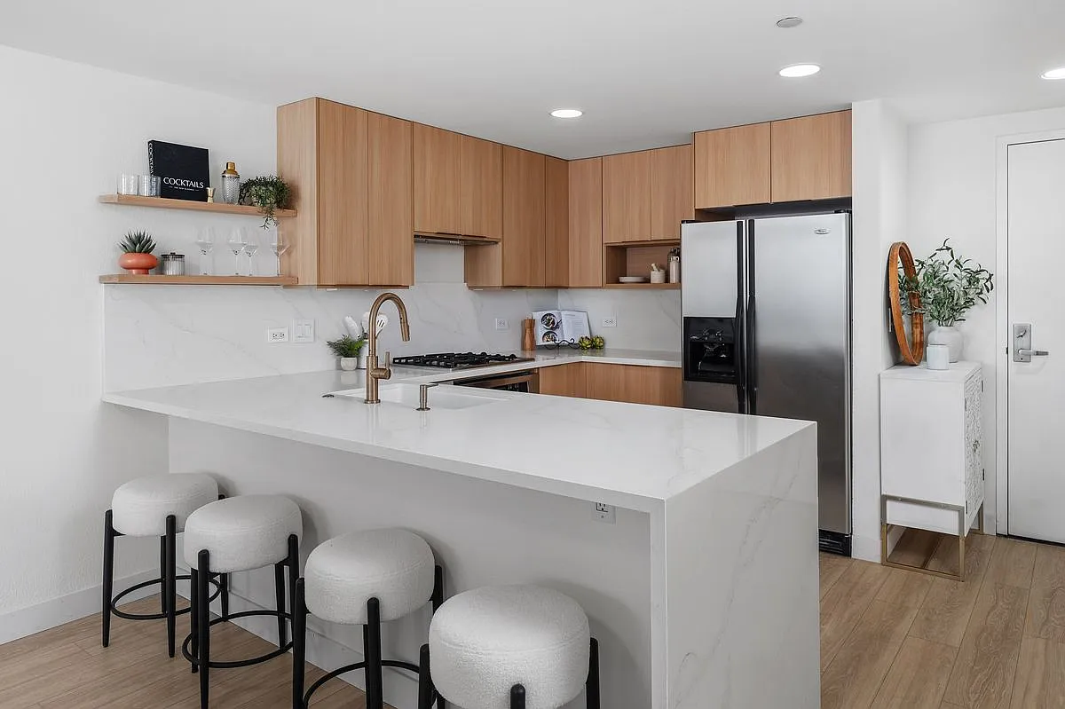 2 bed, 2.0 bath, 1028 sqft, $4,700 — Photo 4