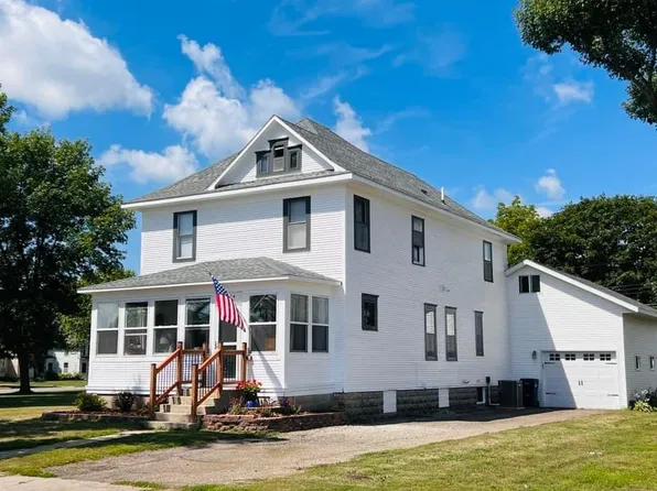 504 14th St S, Benson, MN 56215