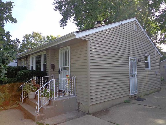 4th image of 1820 Sharon Ave