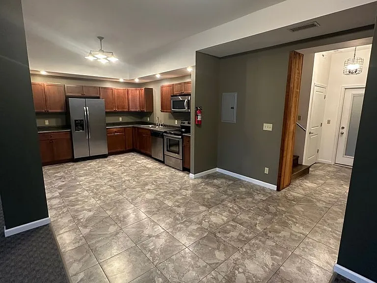 327 S 8th St #330 — Photo 14
