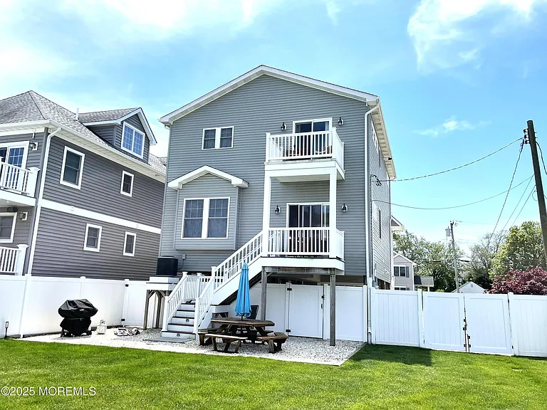 303 Central Ave — Photo 15