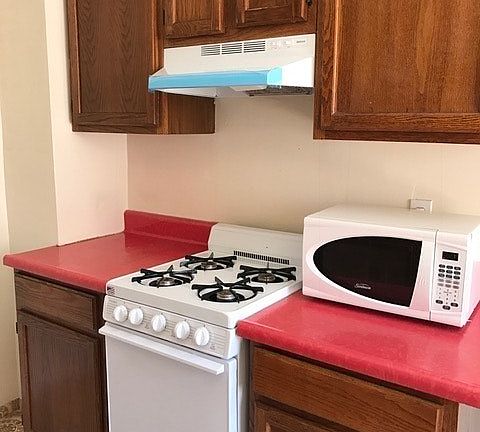 4th image of 2453 Lombard St APT 201