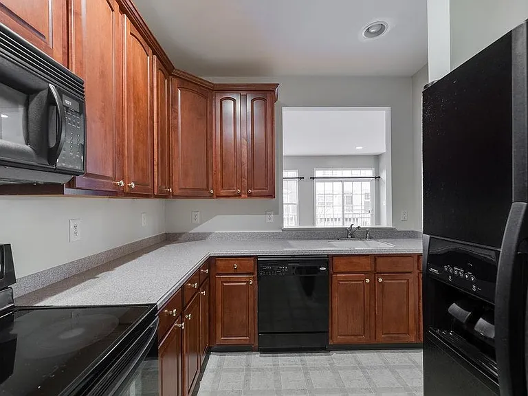 6 Carpenter Ct — Photo 6