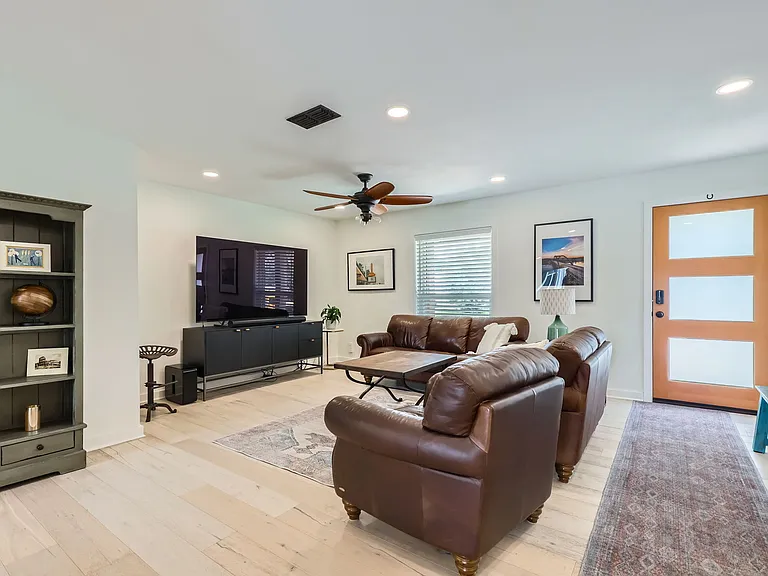 907 Maryland Dr — Photo 11