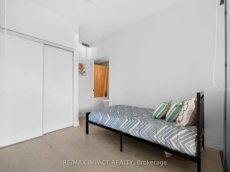 308 Jarvis St #813 — Photo 12