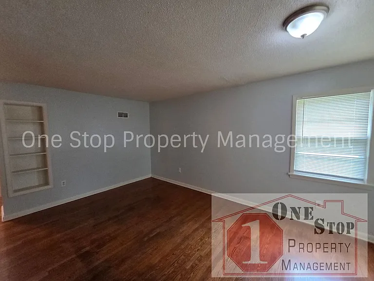 509 SE Browning Ave — Photo 3