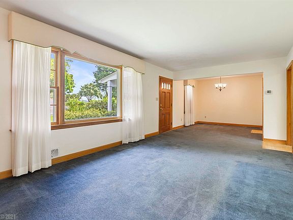 4th image of 1015 Highland Cir