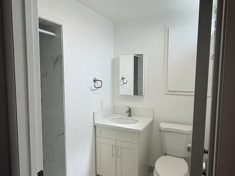 2125 Hillcrest St — Photo 11