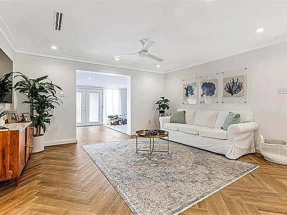 5th image of 524 Beverly Garden Dr
