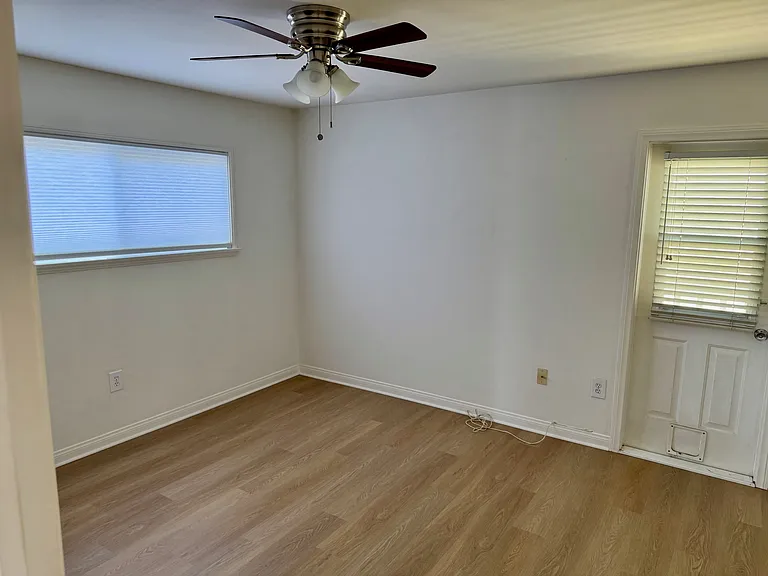 860 Manhattan Beach Blvd — Photo 5