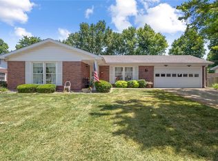 2936 Elmcrest Dr, Saint Charles, MO 63301