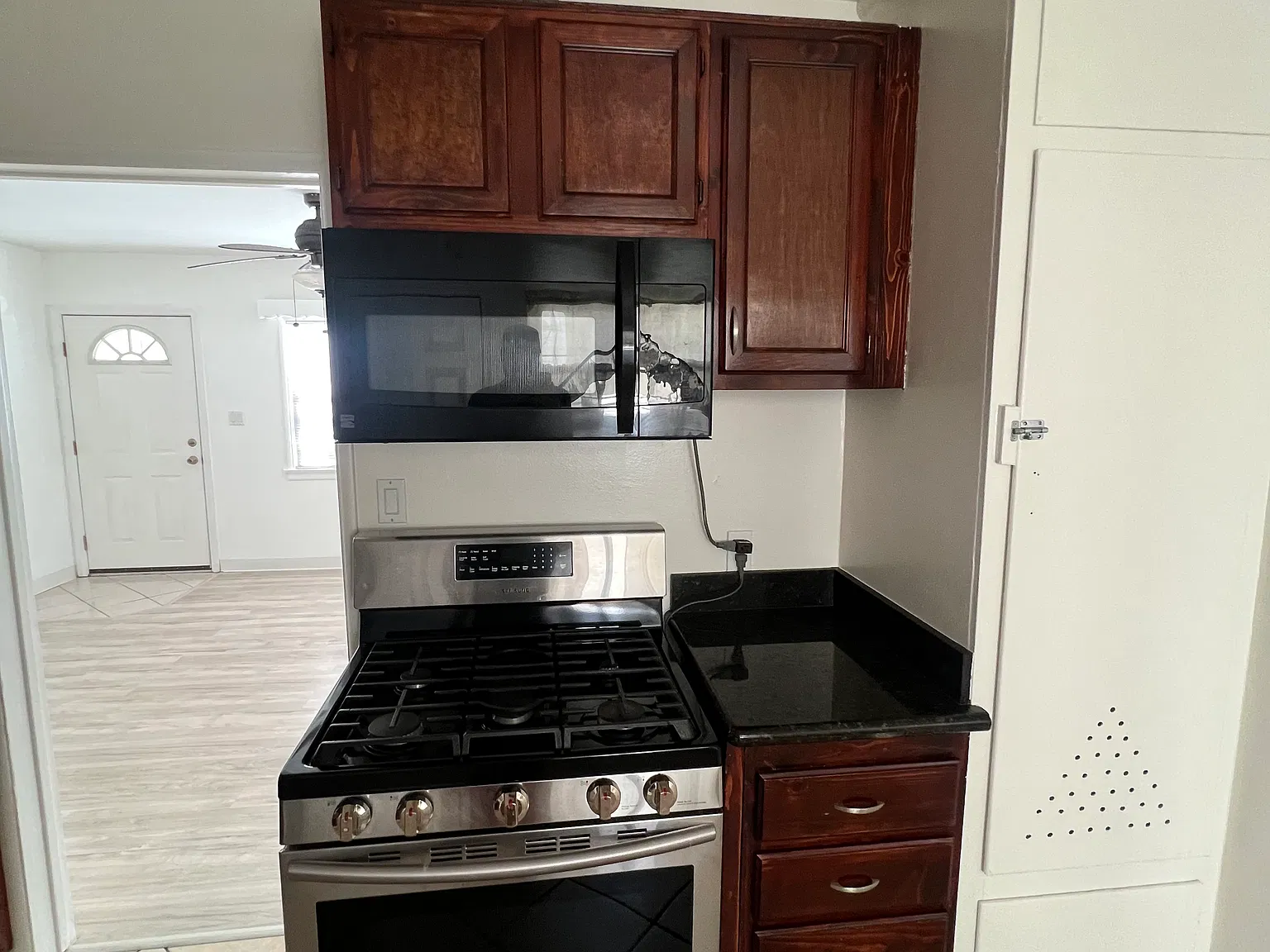 2 bed, 980 sqft, $2,300 — Photo 3