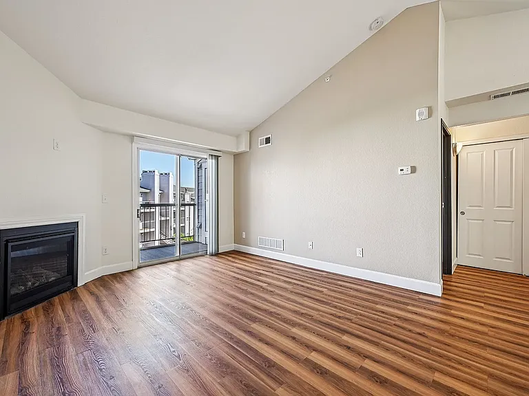 Hunter's Run Apartments — Photo 42