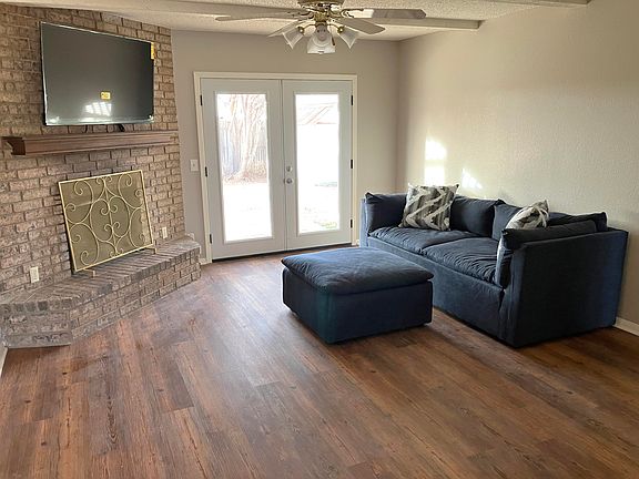 2nd image of 2801 Mesa Dr