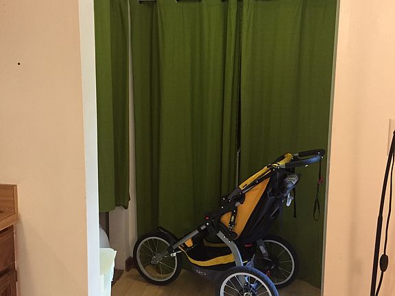 large pantry, washer/dryer hookup, side entry