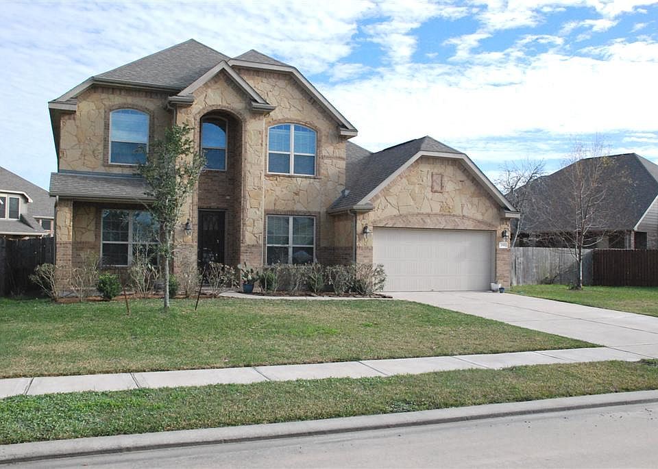 1st image of 290 W Creek Dr