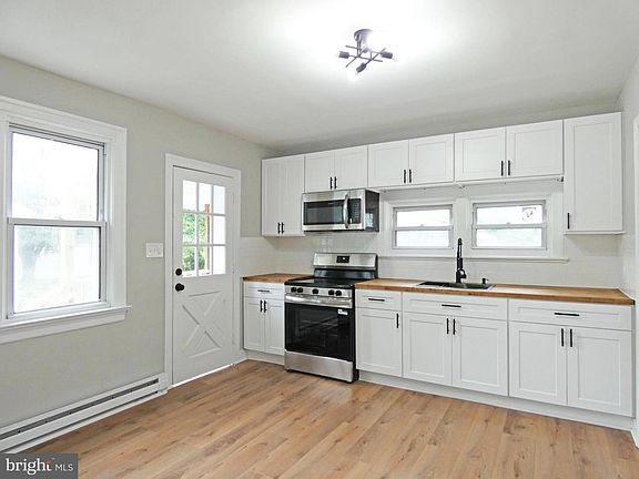 5th image of 148 N Dolbow Ave