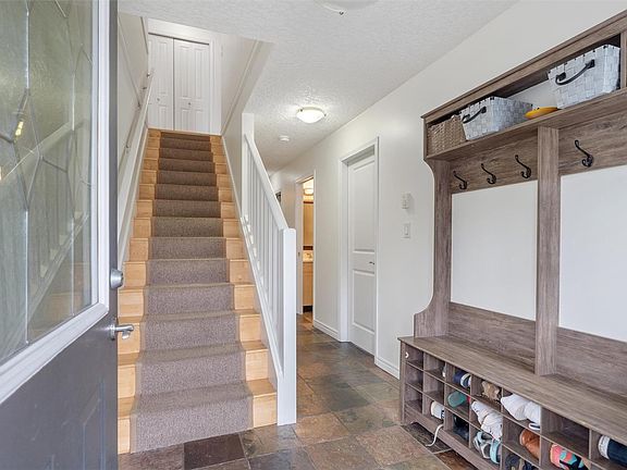 5th image of 609 Kingsview Rdg