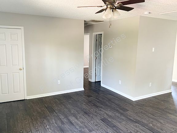 3rd image of 208 Sunnyside Dr