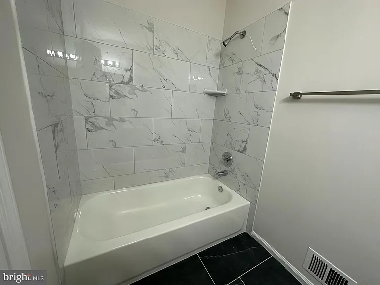 7822 Brookview Ct — Photo 24