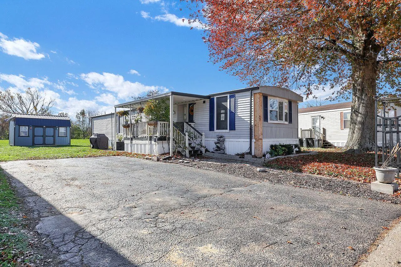 42 Deerpath Rd photo 1