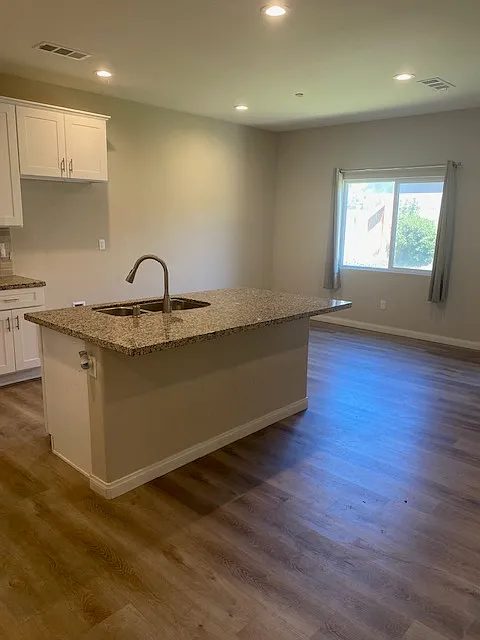 4 bed, 1821 sqft, $2,800 — Photo 4