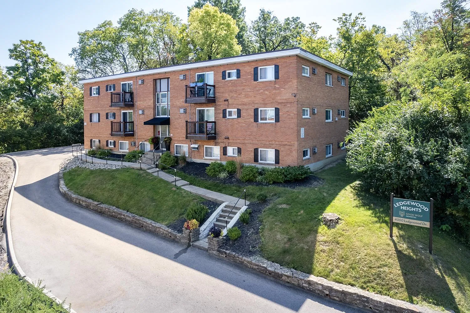 2 bed, 975 sqft, $1,250 — Photo 1