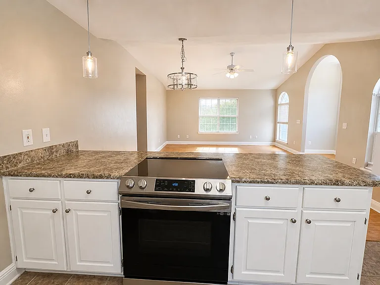 2120 Heathrow Dr — Photo 5