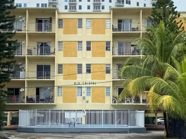 453 SW 2nd St APT 304C, Miami, FL 33130