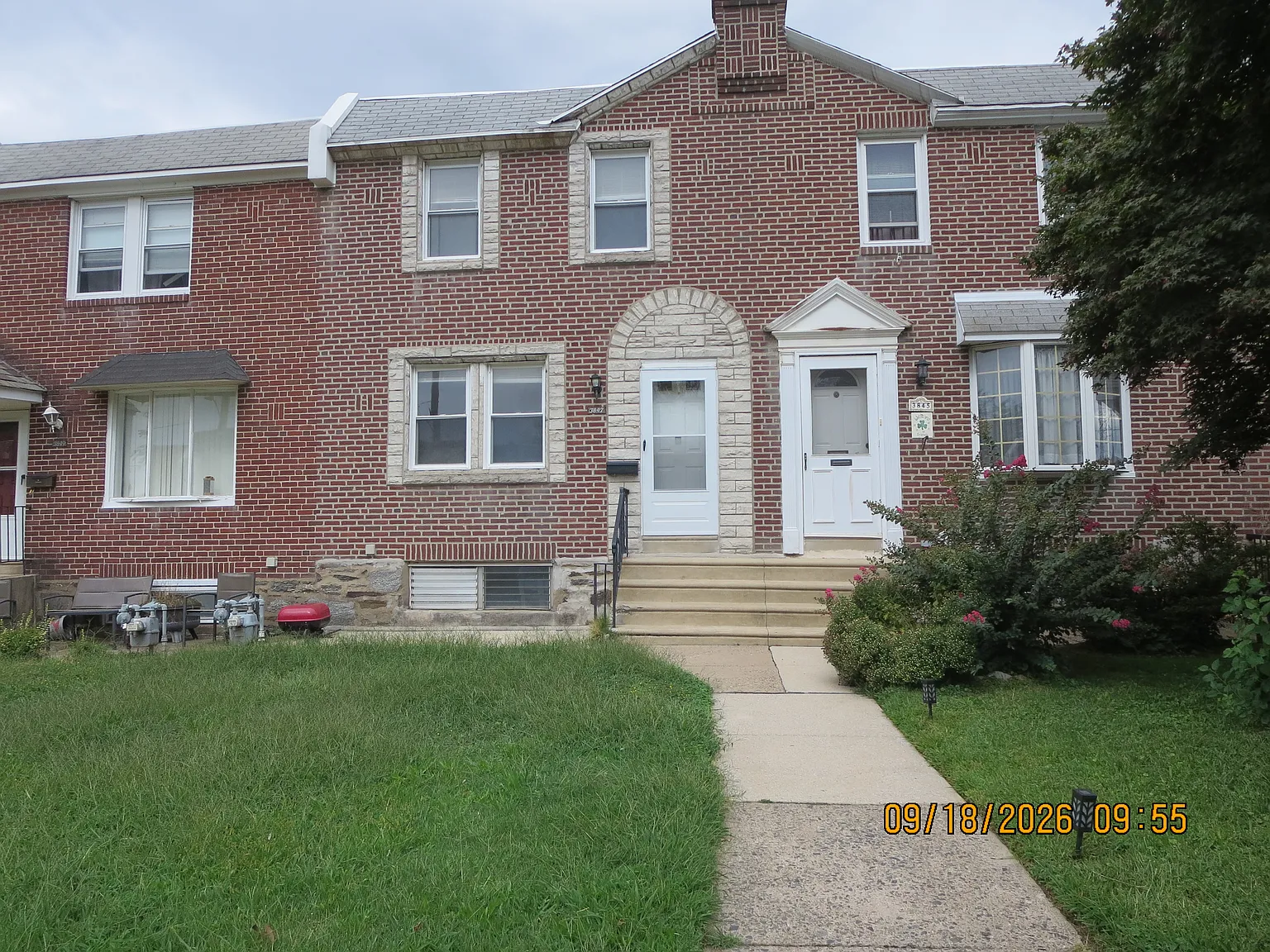 3 bed, 1152 sqft, $1,950 — Photo 1