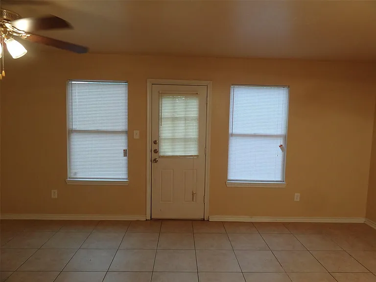 1554 Stone Village Dr — Photo 7