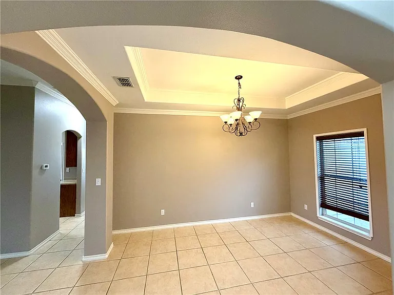 6230 Queen Jane St — Photo 2