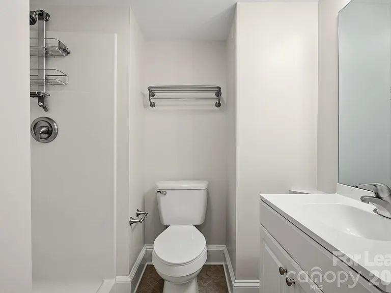 2525 Runnymede Ln — Photo 10