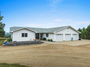 38 Rolling Hills Dr, Minot, ND 58703